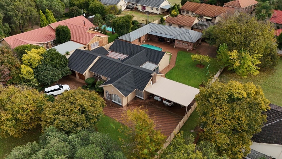 6 Bedroom Property for Sale in Flamwood North West